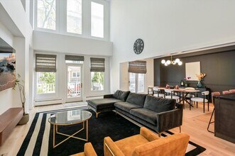 Building Photo - 207 SHEARWATER Ct W