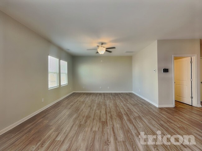 Foto del edificio - 165 Ogden Pond Pl