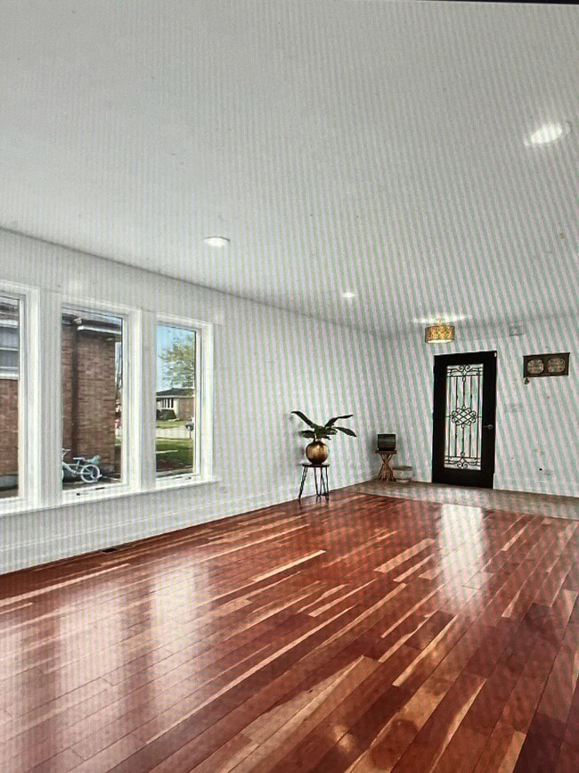 Building Photo - 7807 S Nagle Ave