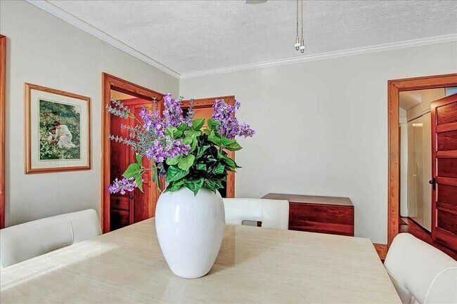 Sala de estar 2 - 137 E Court St
