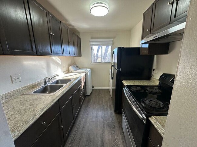 Foto del edificio - 604 Oakwood Dr