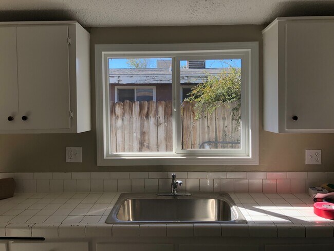 Foto del edificio - 3138 E Ave Q4