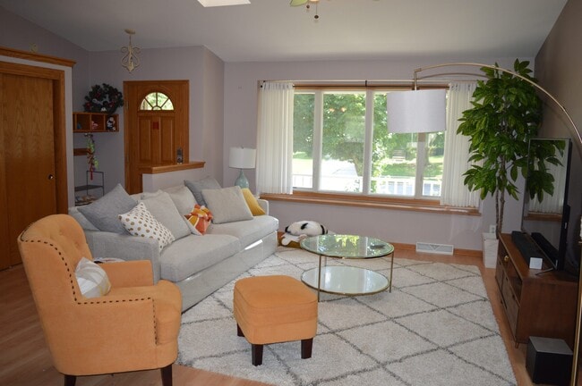 Foto del edificio - 7214 Blue Maple Trl