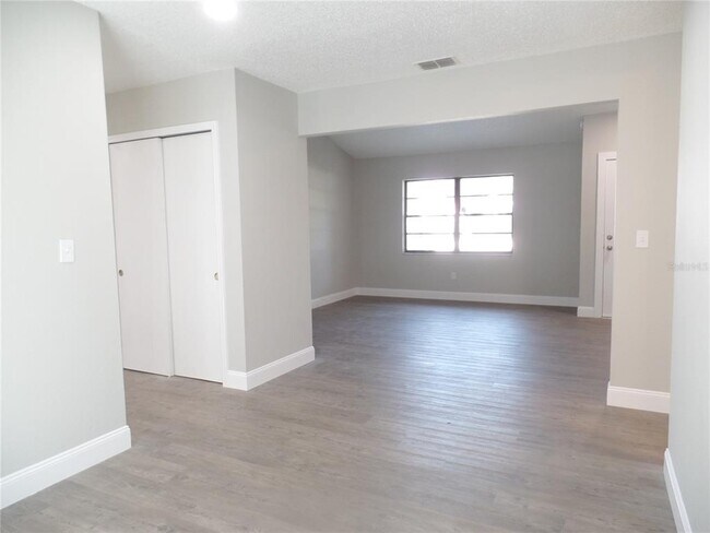 Building Photo - 4201 Shadow Wood Dr