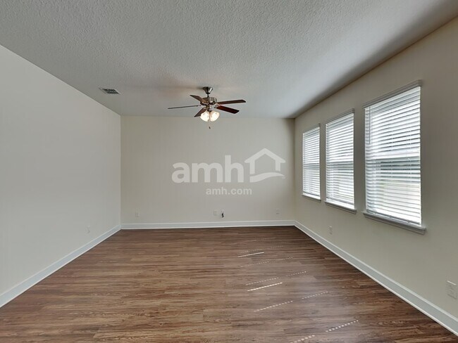 Building Photo - 205 Crestrun Loop
