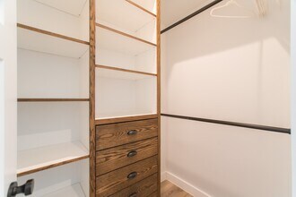 Building Photo - 5 W Forest Ct
