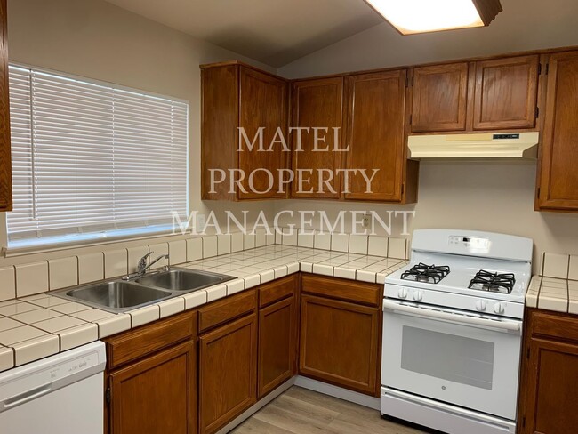 Building Photo - Move in Special see AD