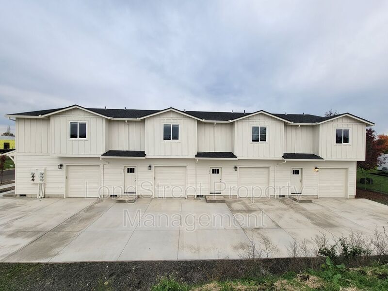 195 SE 28th Ave, Albany, OR 97322 Townhome Rentals in Albany OR