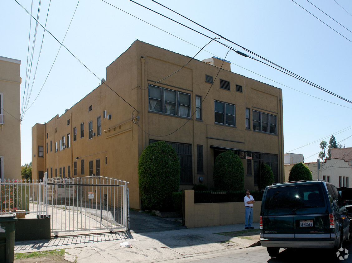 Building Photo - Burns Apartments