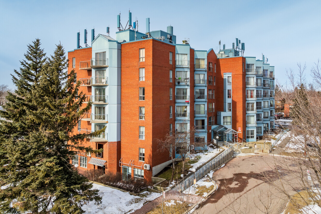 Primary Photo - Manoir Anjou