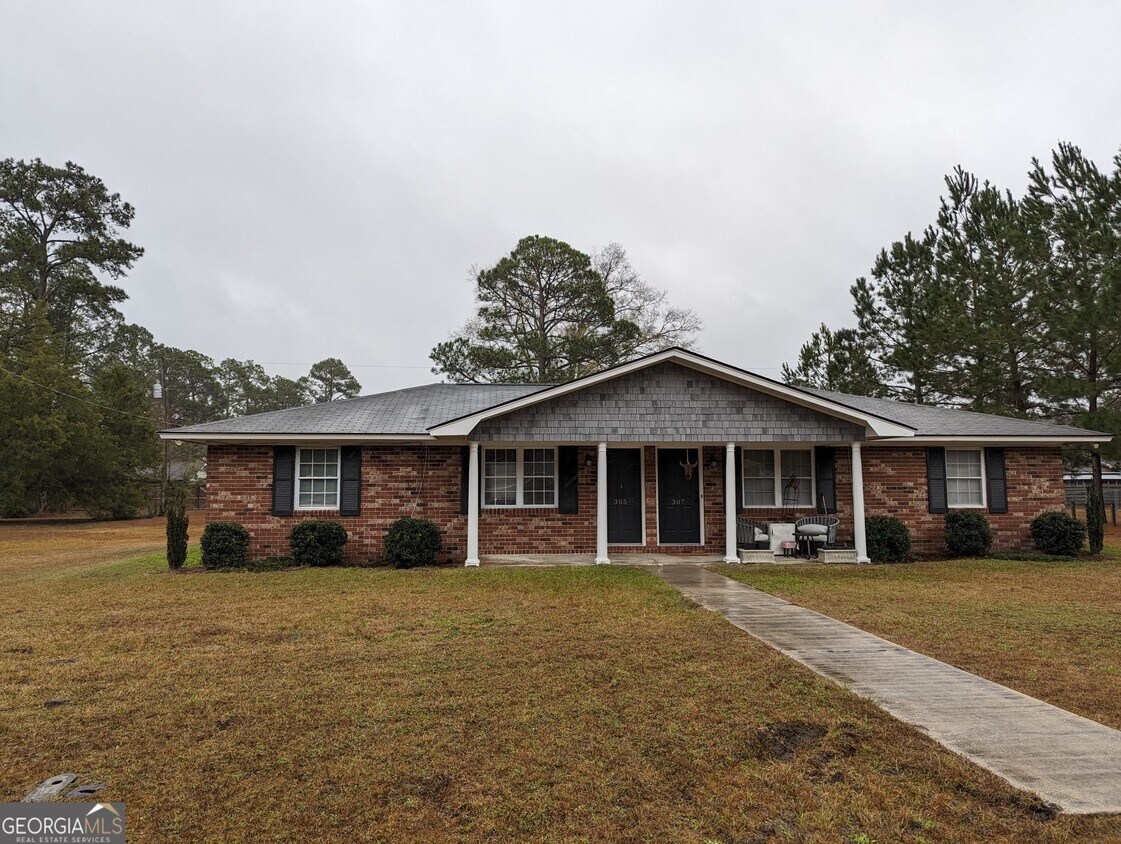 305 Hickory St, Springfield, GA 31329 Townhome Rentals in Springfield