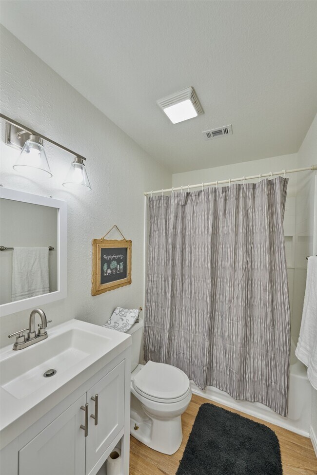 Foto del edificio - 31 Harbour Row Dr