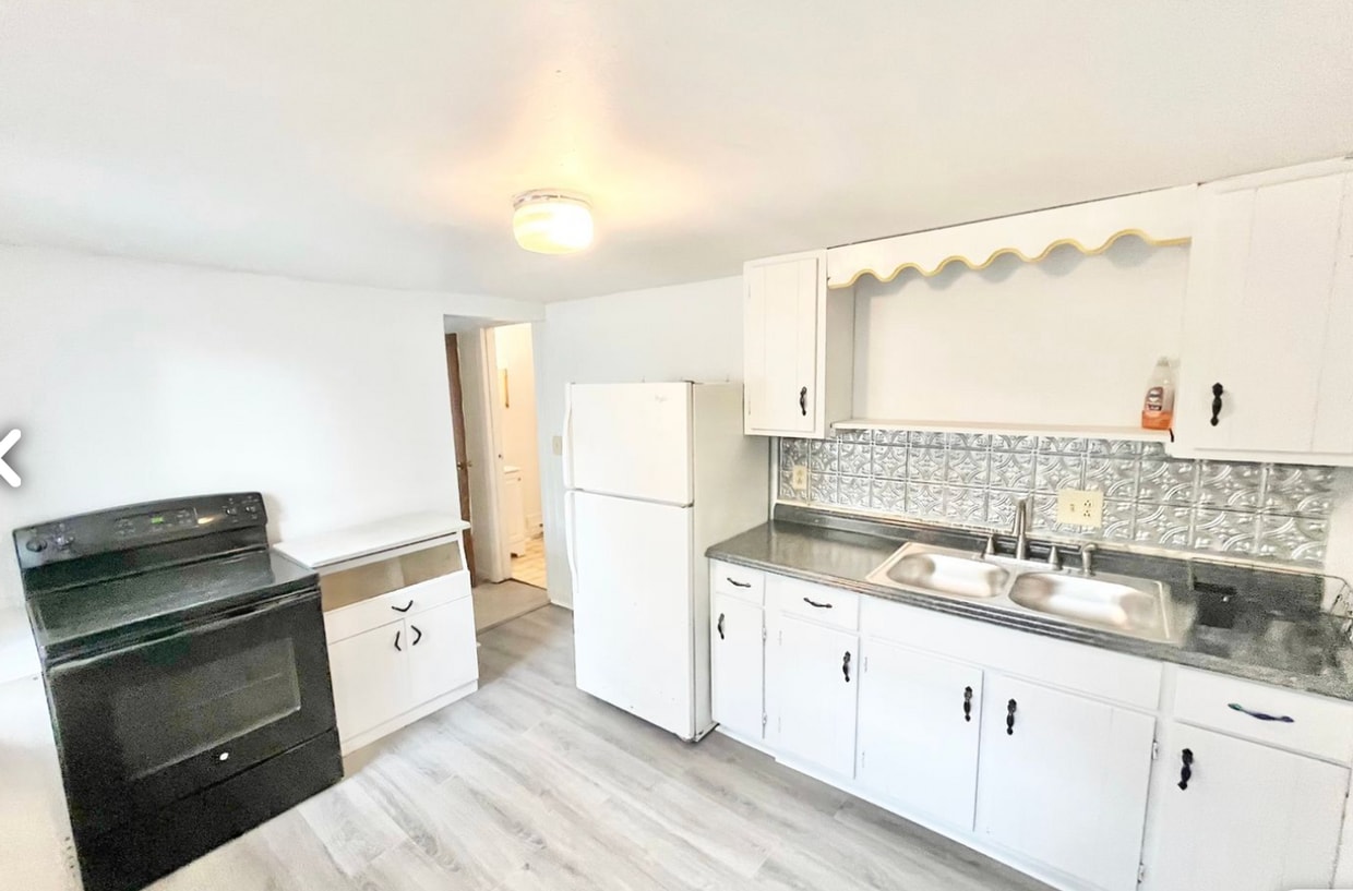 Photo - 38 Sherman St - Lakefront Living, Right in the Heart of Burlington