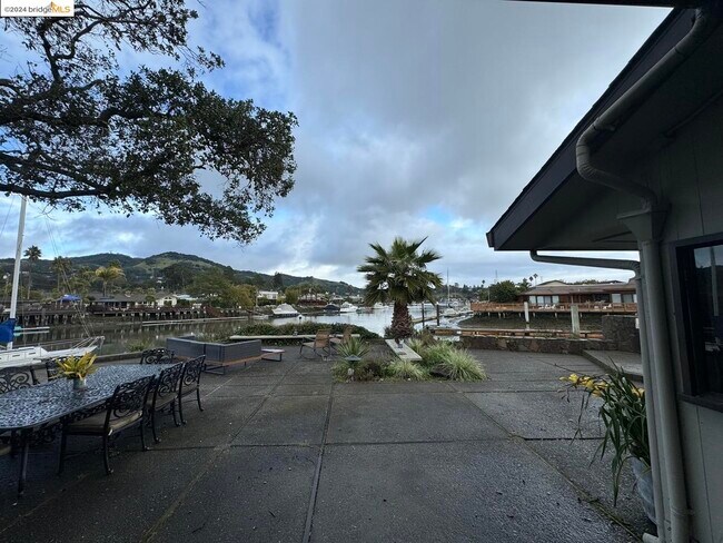 Building Photo - 18 Portofino Rd