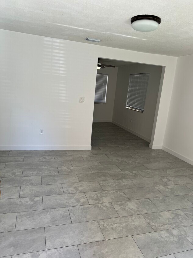 Primary Photo - 2135 NW 17th St