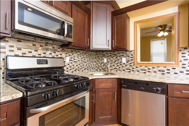 Foto del edificio - Spacious 3-Bedroom Home with Central Air, In-Unit Laundry and Patio