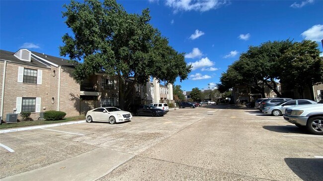 Building Photo - 14600 Fonmeadow Dr