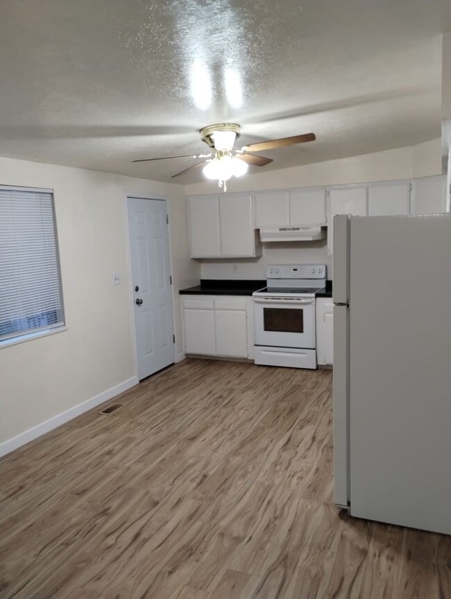 Building Photo - 3193 Meadowlark Dr