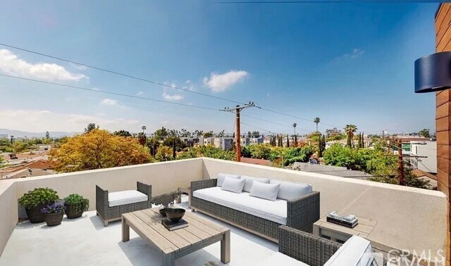 Foto del edificio - 6344 Camellia Ave