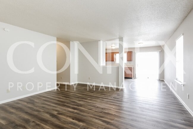 Building Photo - Cute 3 Bedroom