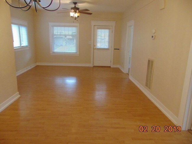 Building Photo - East Medford 3-bedroom Home