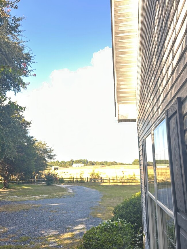 Foto del edificio - 170 Blue Ln