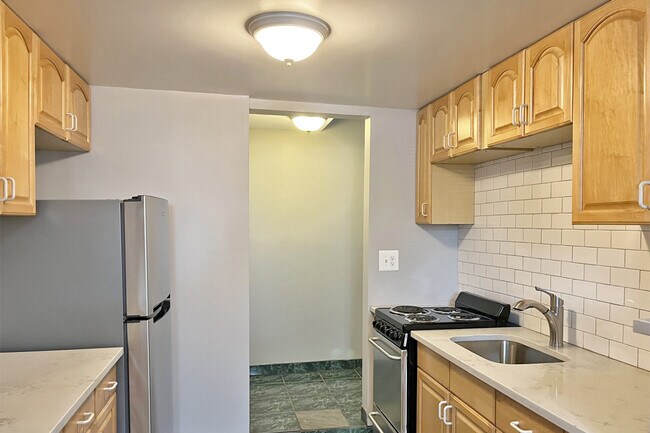 Foto del edificio - 411-419 Thatcher Ave.