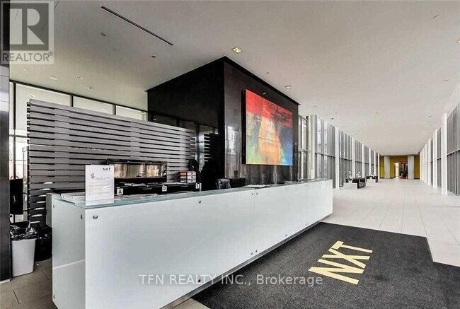 Photo du bâtiment - 105 The Queensway