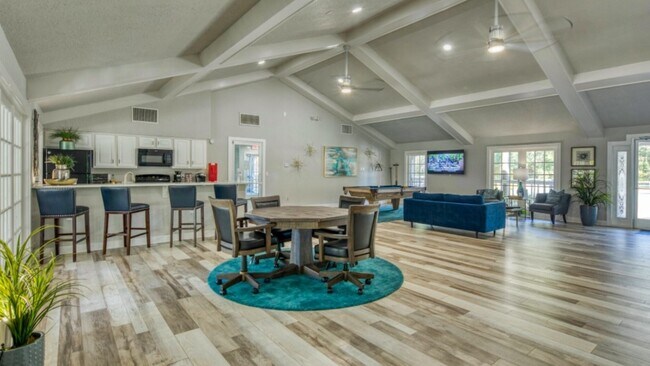 Building Photo - 1400 Plantation Blvd