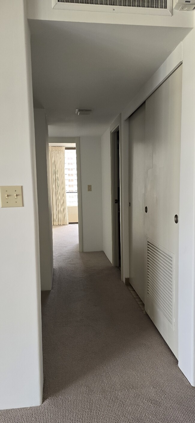 Building Photo - 1717 Mott-Smith Dr