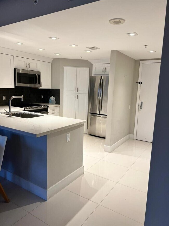 Building Photo - 701 Brickell Key Blvd