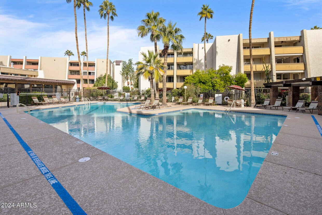 Primary Photo - 7625 E Camelback Rd