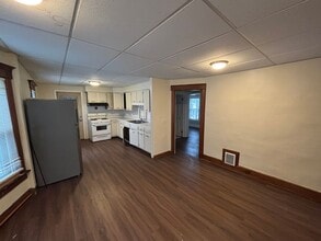 Building Photo - 65 Schubert St