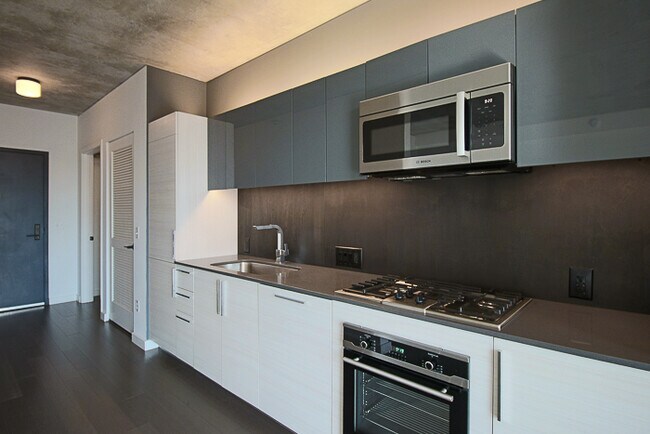 Building Photo - 1167 Howe N St