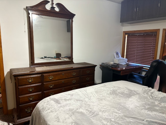 Building Photo - 940 Center St