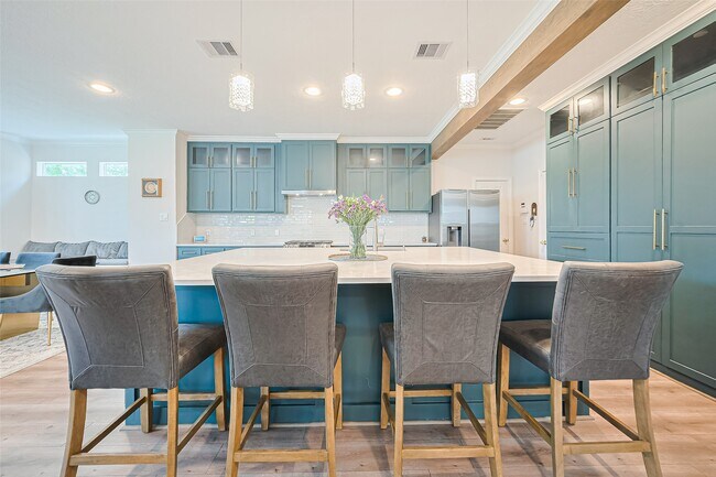 Foto del edificio - 1413 Whispering Pines Dr