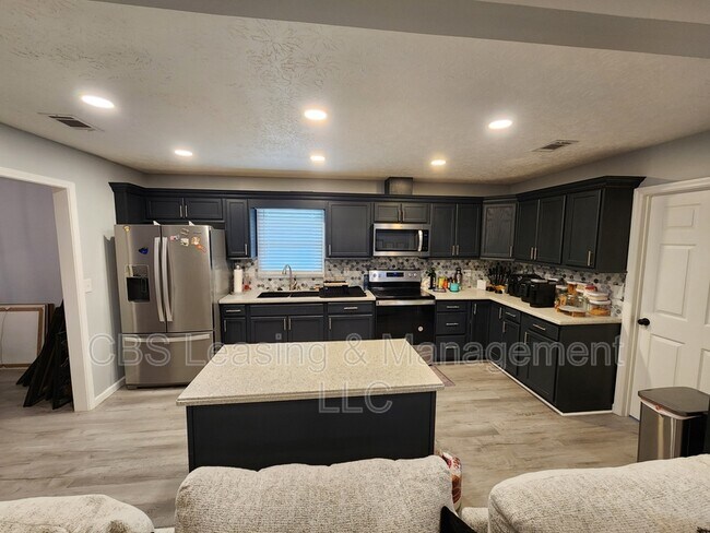 Foto del edificio - 5126 Stonegate Dr