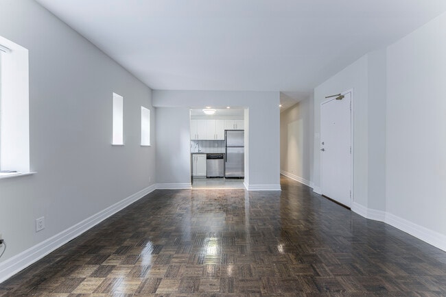Interior Photo - 77 Wellesley Street East
