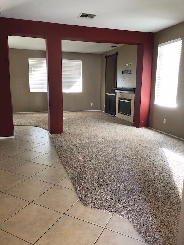 Foto del edificio - 14525 Saddlepeak Ct