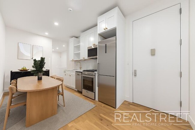 Building Photo - Brand New 2 Bed 2 Bath Duplex with Private...