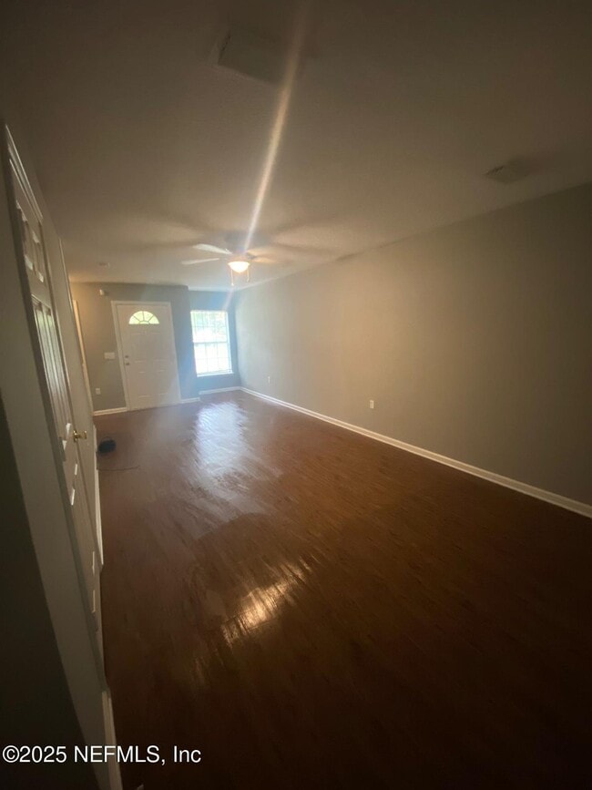 Foto del edificio - 8465 McGirts Village Ln