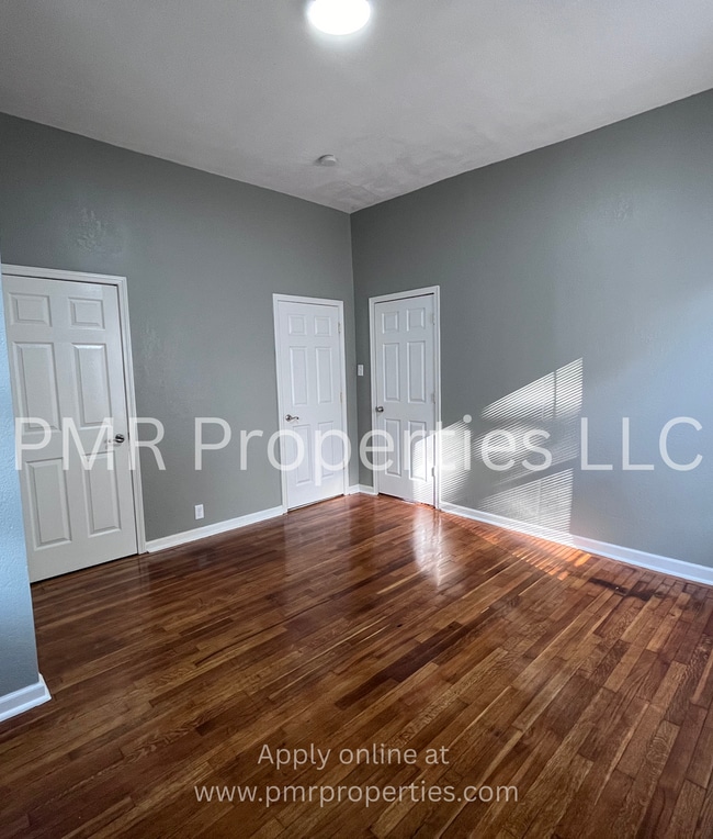 Building Photo - 3 Bedroom / 1 Bathroom House