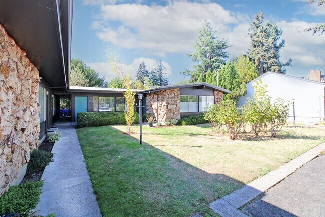 Foto del edificio - 631-631 NE 74th Ave