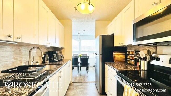 Building Photo - Spacious 2-Bedroom Apartment at 201-1445 H...