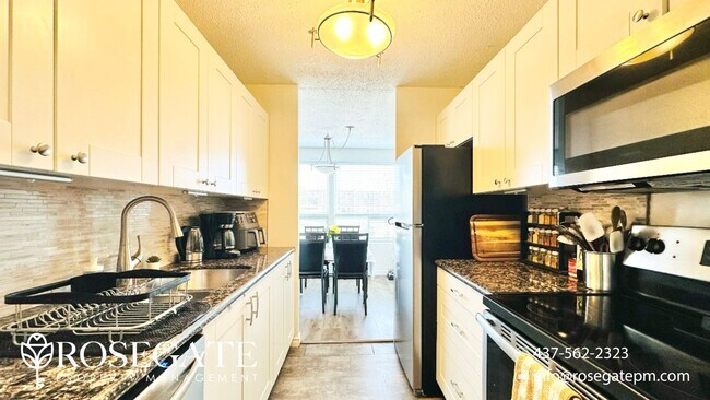Photo du bâtiment - Spacious 2-Bedroom Apartment at 201-1445 H...