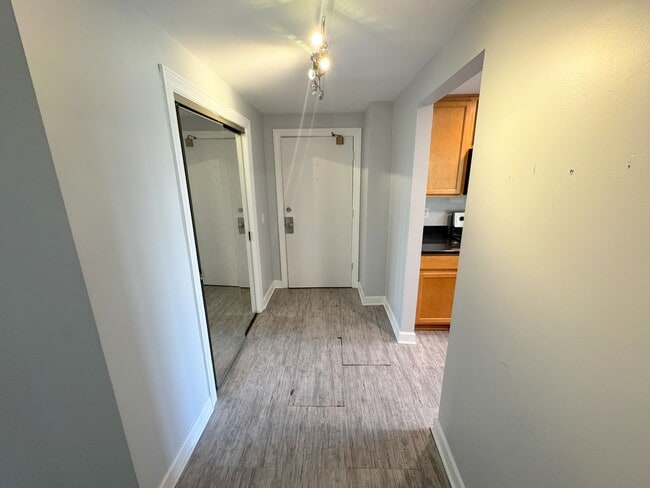 Building Photo - 1 Renaissance Pl