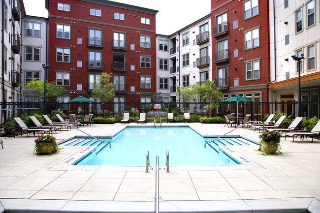 Seasonal Outdoor Pool - 903 Providence Pl