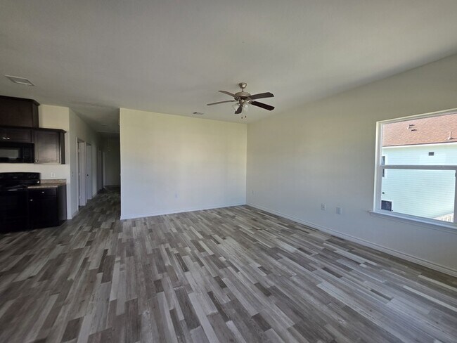 Foto del edificio - COMING SOON-PRE LEASING FOR MID SEPT OR OCT MOVE IN 4/2/2-Mardi Gras Floorplan
