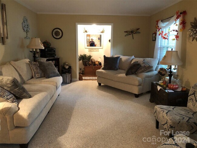 Foto del edificio - 628 Fieldstone Rd