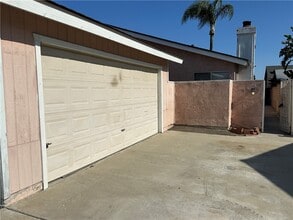 Building Photo - 4631 Oceanside Dr